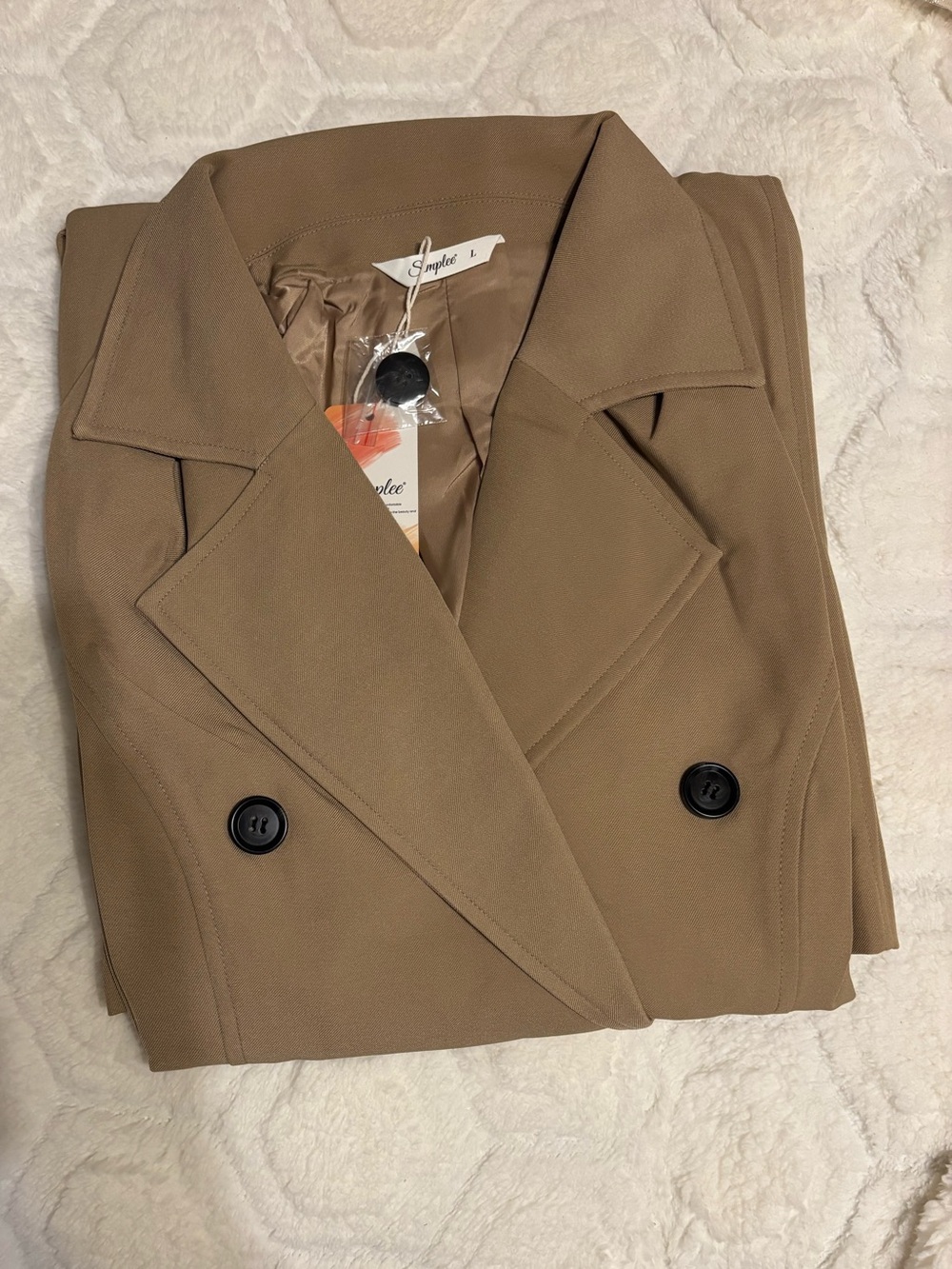 Classic Women’s Trench Coat in Camel